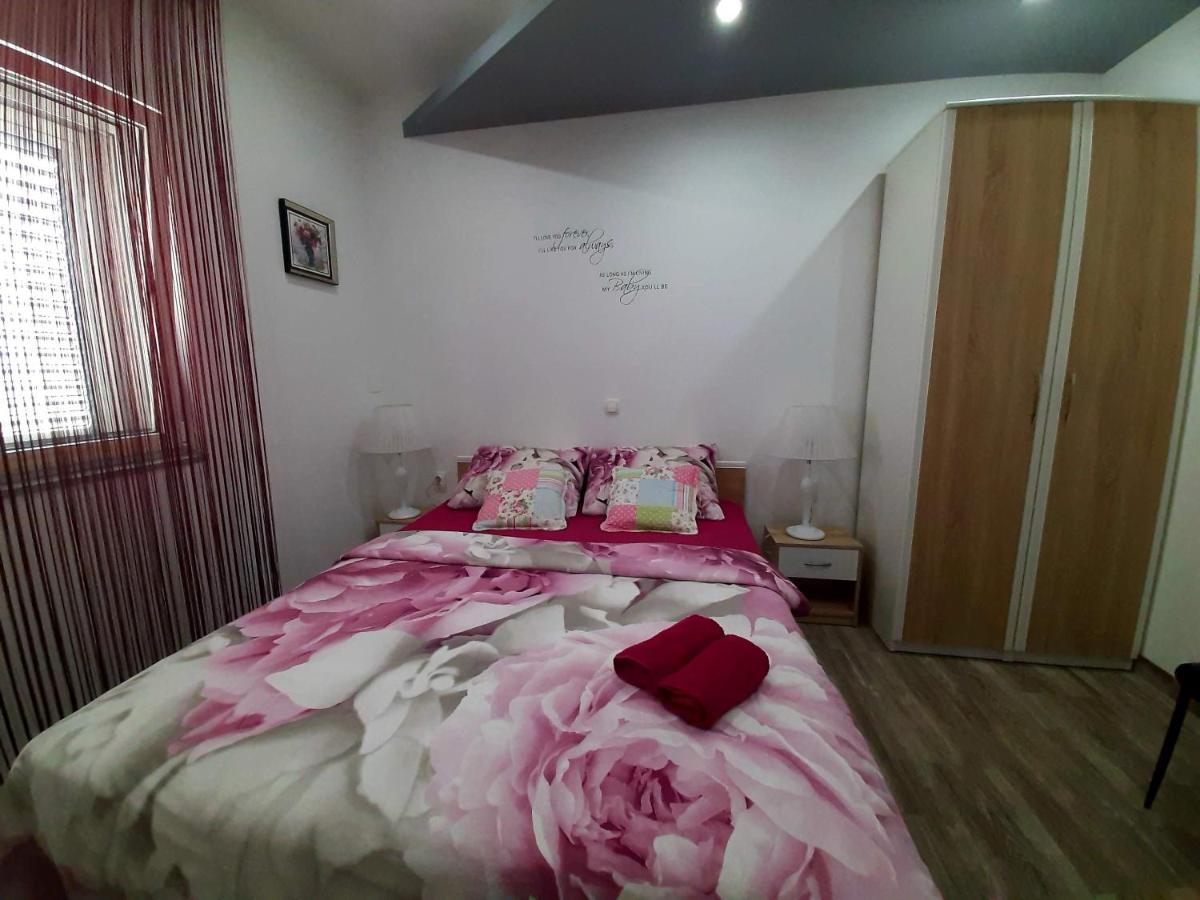 Apartmani Villa Anna Ražanac Dış mekan fotoğraf