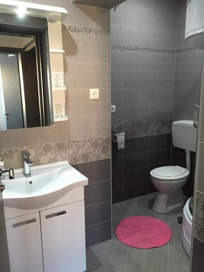 Apartmani Villa Anna Ražanac Dış mekan fotoğraf