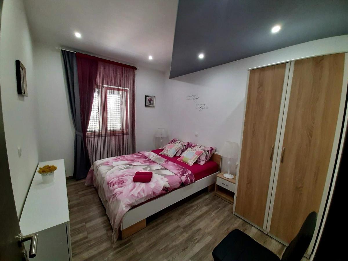 Apartmani Villa Anna Ražanac Dış mekan fotoğraf